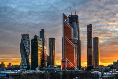 Российский фондовый рынок демонстрирует рекордный рост, а рубль укрепляется – Bloomberg