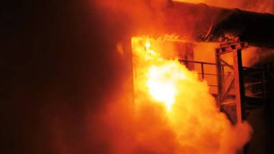 В Подмосковье пожар в 3 тыс. «квадратов» угрожает офисному зданию