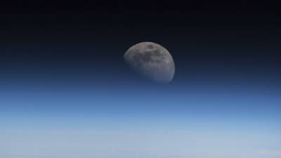 Луна влияет на продолжительность сна у мужчин и женщин