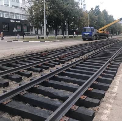 В Новокузнецке на улице Орджоникидзе демонтировали трамвайные рельсы