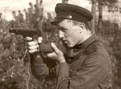 Почему командиров Красной Армии на фронте вооружали пистолетами
