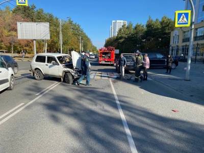 В центре Челябинска автомобиль перевернулся после ДТП