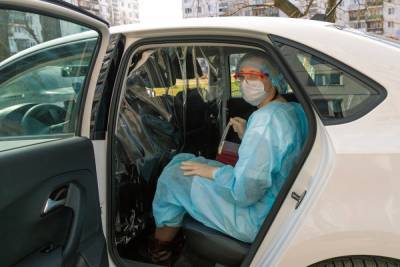 Автомобили костромских чиновников останутся в распоряжении врачей еще на месяц