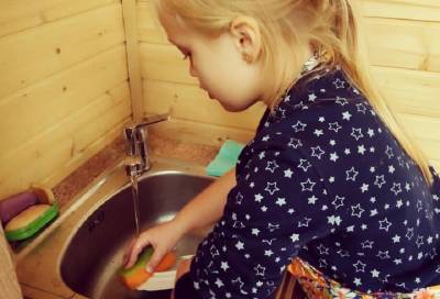 В Воскресной школе в Романовке детей учат домоводству и бережному отношению к родителям