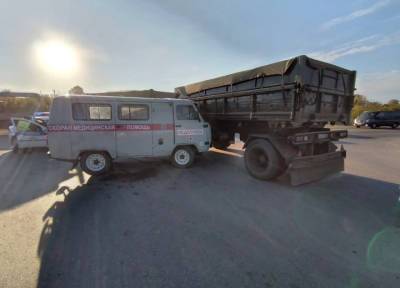 Девять медиков пострадали в Башкирии в ДТП со скорой помощью и КамАЗом