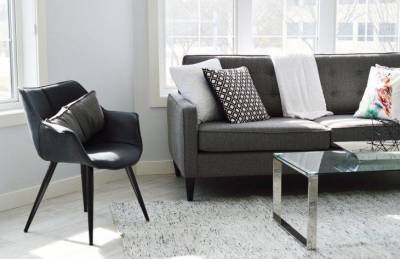 Как очистить от пятен диван из текстиля: простые способы