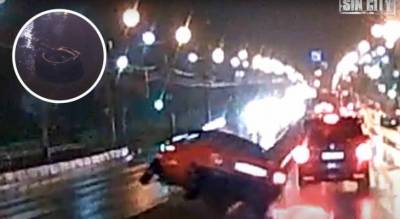 Ночное ДТП в Чебоксарах: водитель подбил машину, перелетел через бордюр и врезался в бетонный отбойник