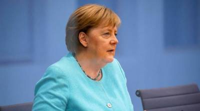 Спешила на дачу: Меркель отказалась беседовать со ставшим президентом Байденом