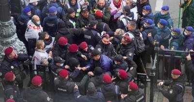 Под Радой митинг "SaveФОП" перерос в стычки с силовиками, задержан лидер движения (фото, видео)