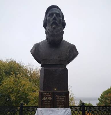 Памятник Владимиру Далю устанавливают в Нижнем Новгороде