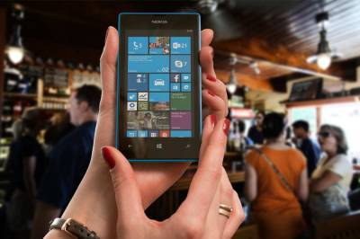 Microsoft презентовала усовершенствованный смартфон-книжку Surface Duo 2 с двумя экранами