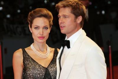 Брэд Питт обвинил Анджелину Джоли в заговоре и мира