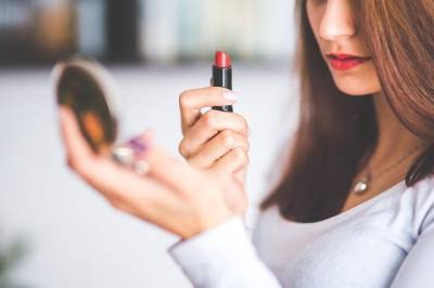Народный календарь. Почему женщинам нельзя красить губы 24 сентября - vm.ru