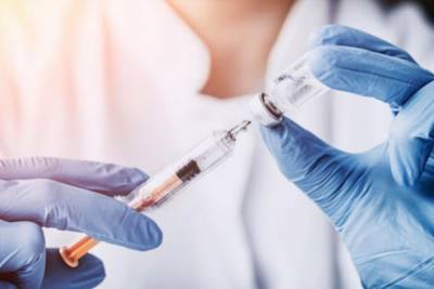В Украине введут обязательную вакцинацию от COVID-19: для кого прививка станет необходимой
