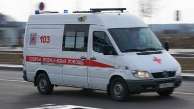 Машина скорой помощи опрокинулась после ДТП в Москве