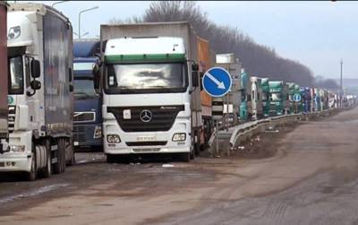 В Украине планируют сделать платными дороги для грузовиков