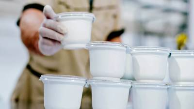 Диетолог Гинзбург дал советы по выбору йогурта