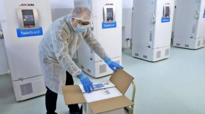 Украина получила ультраморозильники для вакцины Pfizer