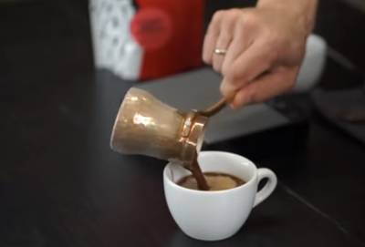 Заряд бодрости с утра: рецепт приготовления яркого и ароматного кофе "Романо"
