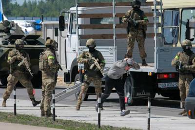 В Белоруссии сообщили о задержании перевозчика оружия для террористов