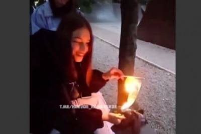 Сожгла флаг Украины: на Днепропетровщине открыли дело в отношении 15-летней школьницы