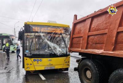 В Минске рейсовый автобус протаранил грузовик