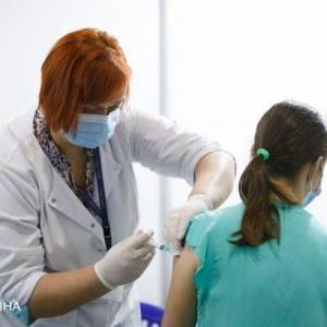 В школах Киева появятся пункты вакцинации от коронавируса