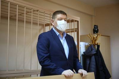 Экс-депутат думы Екатеринбурга, застройщик Плаксин пришел на приговор с сумкой для колонии
