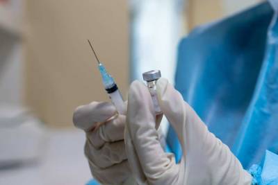 Инфекционист Акинфиев: Вакцина против гриппа не спасает от коронавируса