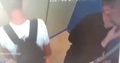 Россиянин спасся от «лифта-убийцы» и попал на видео