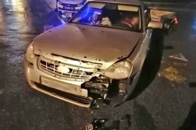 В Центре Тамбова столкнулись 2 легковушки: один из водителей пострадал