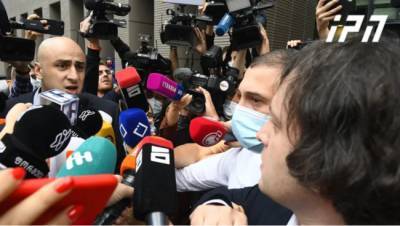 Грузинские политики повздорили возле входа в офис Евросоюза в Тбилиси