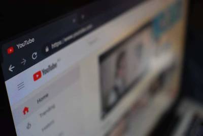 YouTube разрешил "премиум-клиентам" скачивать видео на компьютере