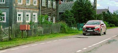 Деревенские дома, стоящие вплотную к дорогам в Карелии, могут быть заблокированы после ремонтов