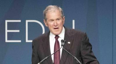 “Ты должен сидеть”: обвинивший Буша в гибели иракцев ученый сорвал пресс-конференцию