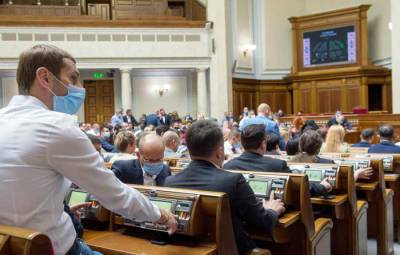 Рада приняла скандальный закон о «деолигархизации»