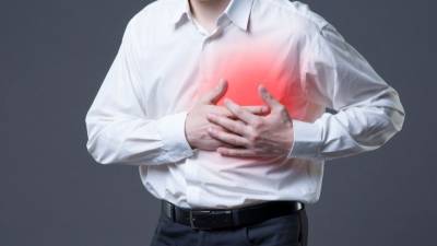 Боли в челюсти и мизинце: кардиолог назвала нетипичные симптомы инфаркта