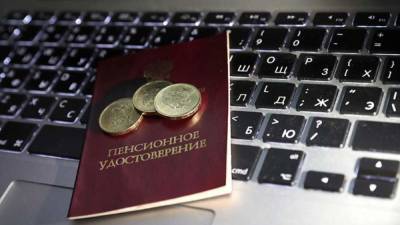 Правительство России решило не индексировать пенсии работающим пенсионерам