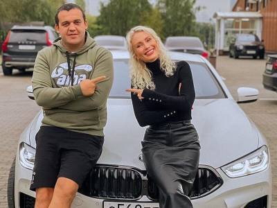 «Будто я в кино»: Кате Гордон подарили авто за 12 миллионов рублей
