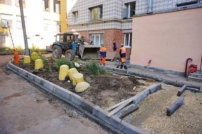 В Сыктывкаре ремонтируют последний двор по проекту "Формирование комфортной городской среды" на 2021 год