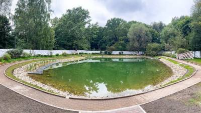 В парке «Сокольники» благоустроили Собачий пруд