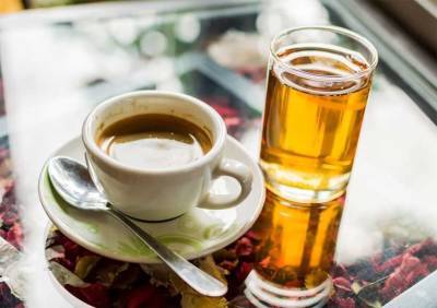 Врач Марина Степанян сравнила влияние кофе и чая на организм