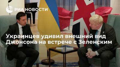 Страна.ua: премьер Британии Джонсон сидел на встрече с Зеленским с перевернутым галстуком