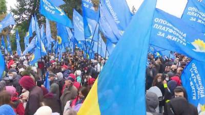 В Киеве у стен Верховной рады прошел новый митинг в защиту Виктора Медведчука