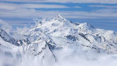 Один из попавших в пургу альпинистов погиб на Эльбрусе