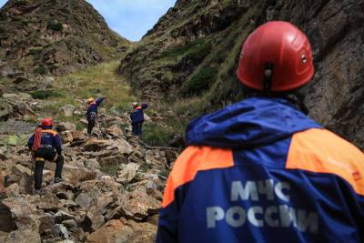 Спасатели нашли троих альпинистов из застрявшей на Эльбрусе группы