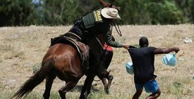 В США пообещали прекратить гоняться за гаитянскими мигрантами на лошадях