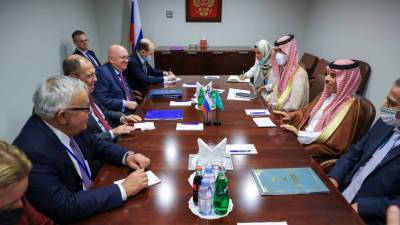 Лавров провёл переговоры с главой МИД Саудовской Аравии