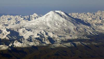 На Эльбрусе терпят бедствие альпинисты, есть погибшие