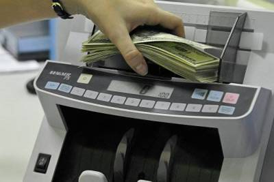 Инвестстратег Бахтин: продавать доллары выгодно, когда компании продают валюту для налоговых выплат